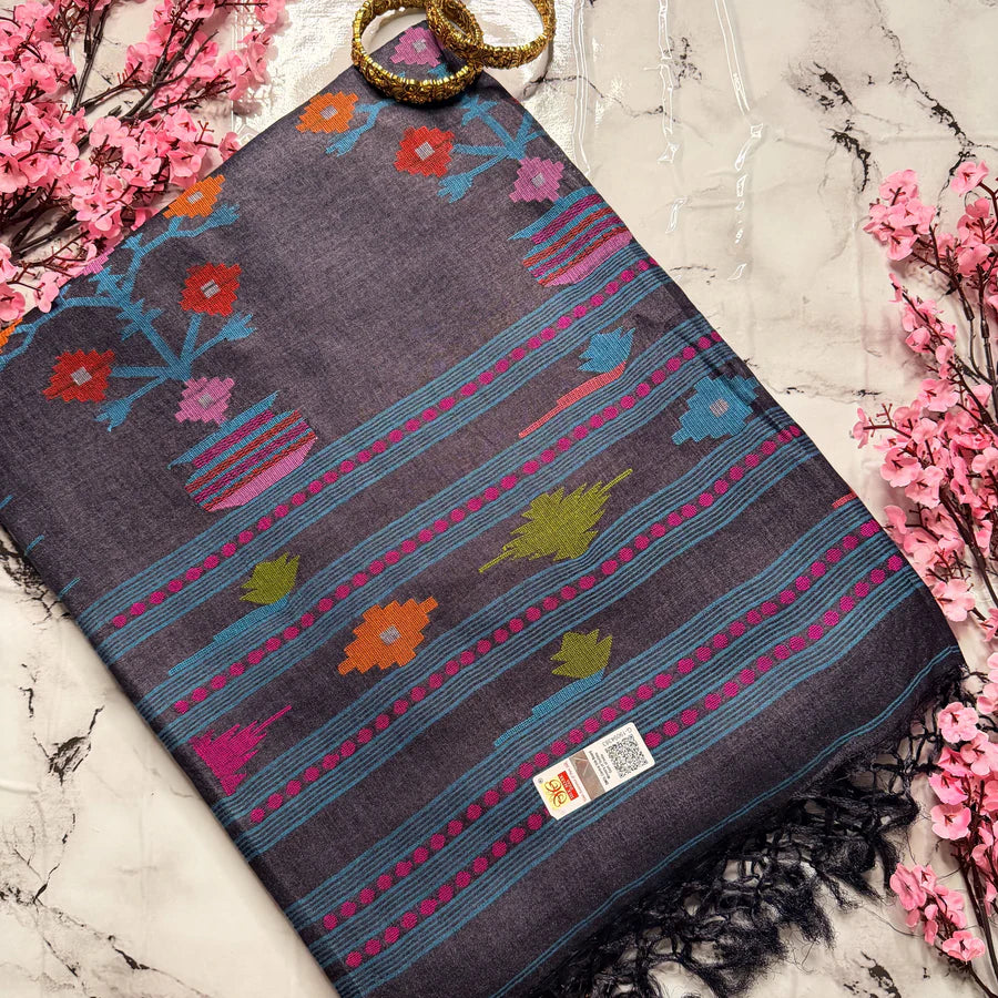 Chitrangada   | Where Bengal's Jamdani becomes wearable art.