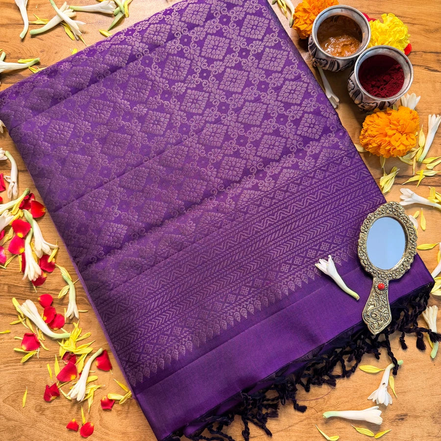Nila | A quiet glow, woven in silk.